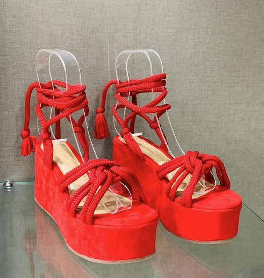 Damen Wedge-Sandalen mit geflochtenem Riemendesign und komfortabler Plateau-Sohle Shopnory