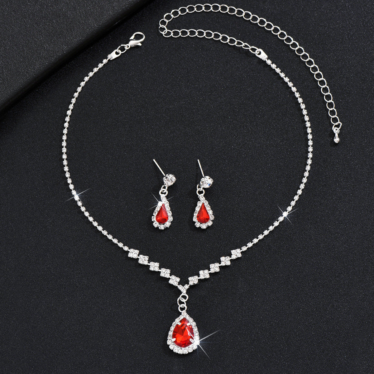 Tropfenpendant und passendes Tropfohrschmuckset für Braut mit kubischem Zirkonia-Halo