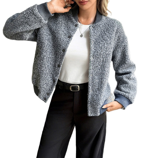 Damen nan kurzer Satin-Trench mit doppelreihiger Knopfleiste, aufgesetzten Pattentaschen und geknöpften Ärmelmanschetten Shop Nory