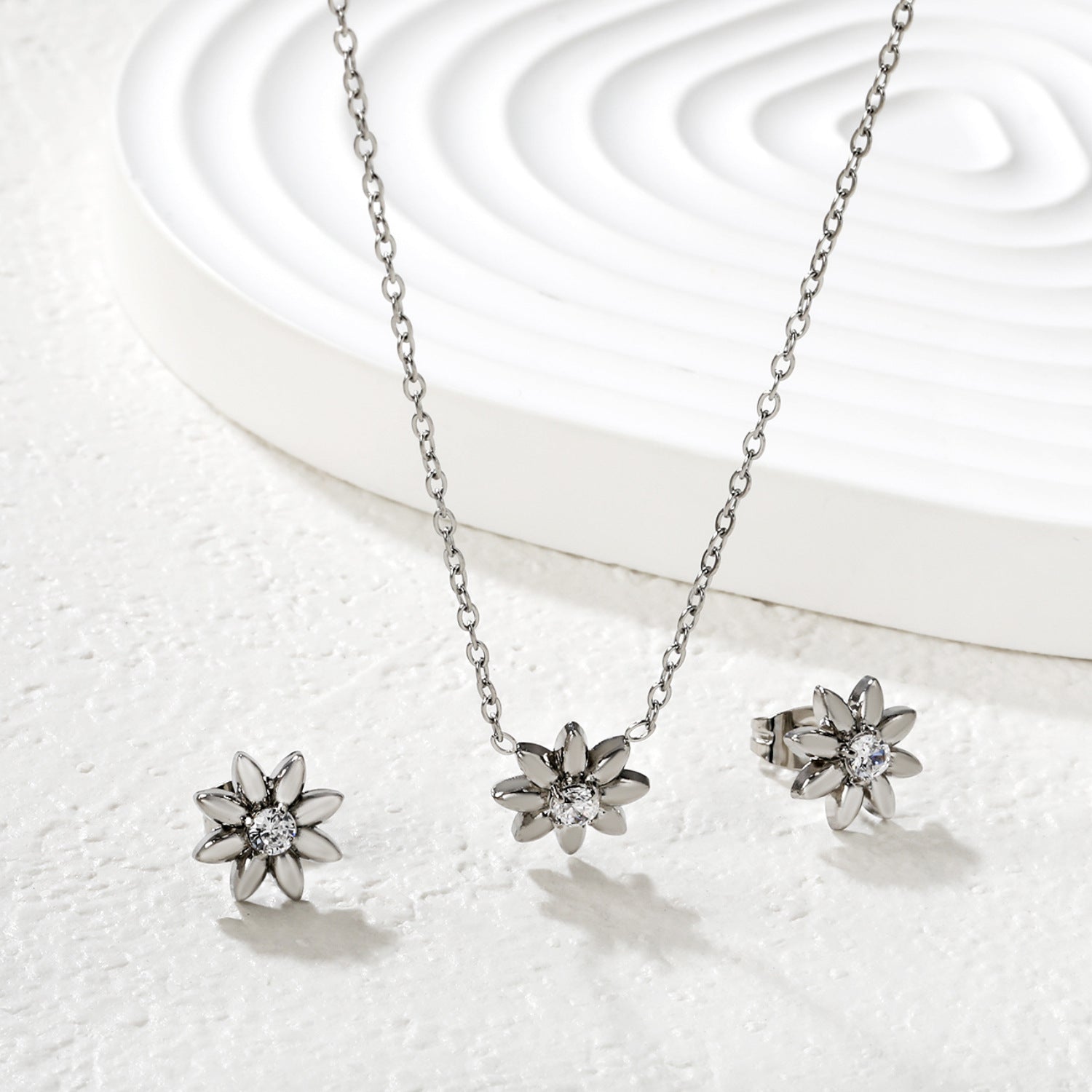 Damen Schmuckset mit floralem Design und funkelnden Kristallen Shop Nory