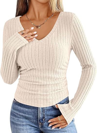 Damen Geripptes tailliertes Langarm-Feinstrickshirt mit V‑Ausschnitt und Ärmelschlitz Shop Nory