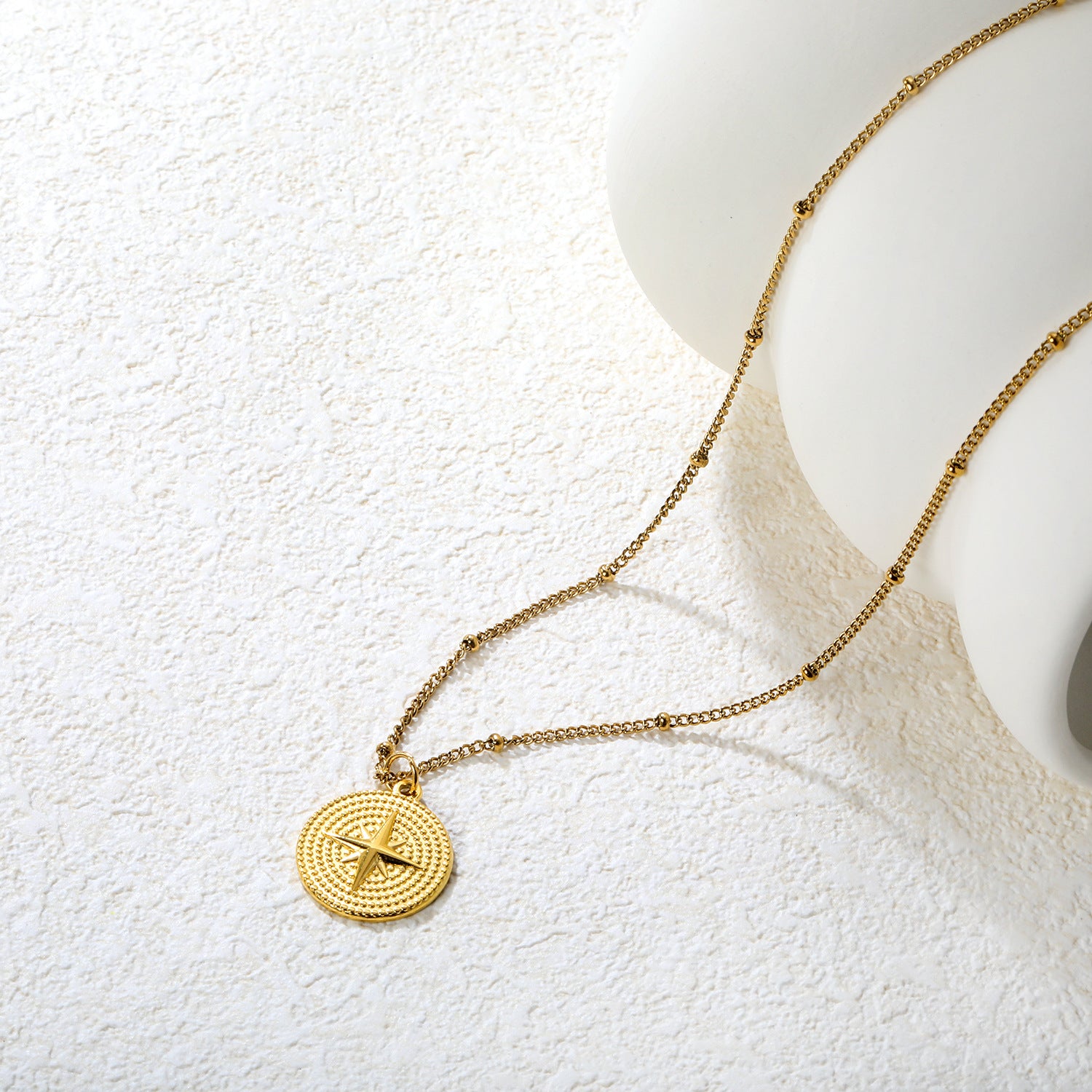 Damen Kette mit modernem Kompassanhänger aus hochwertigem Edelstahl Shop Nory