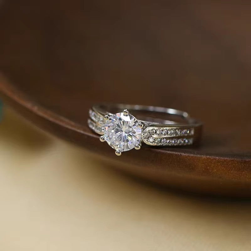 Damenring mit funkelndem Zirkonia und elegantem Band Shop Nory