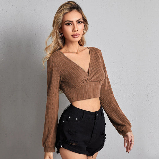 Damen gestricktes Cropped-Wickeltop mit V-Ausschnitt, taillierter Unterbrustnaht und Zopfmuster-Optik Shop Nory