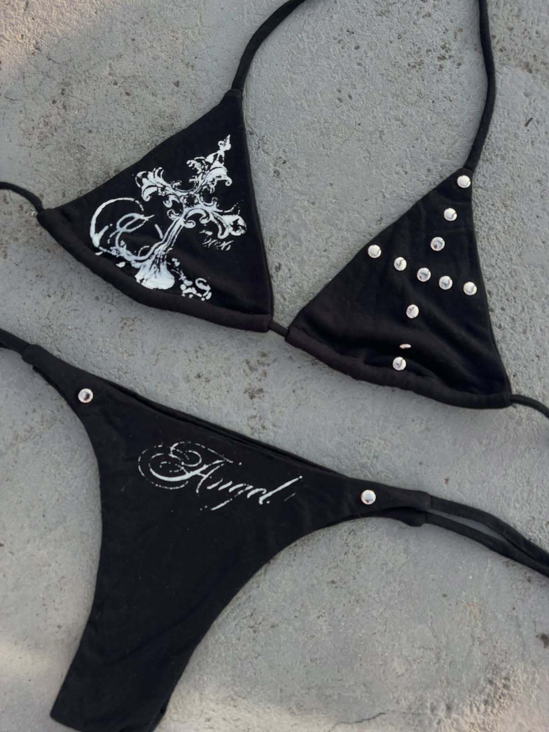 Damen Bikini-Set mit ausgefallenen Details und einzigartigen Akzenten