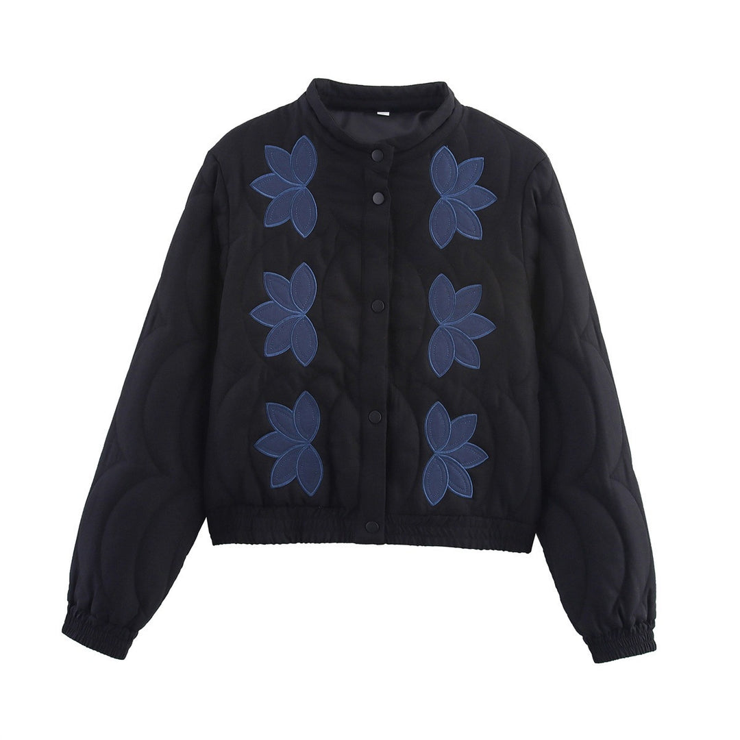 Damen Kurz geschnittene gesteppte Jacke mit Blumenapplikation und Stehkragen Shop Nory