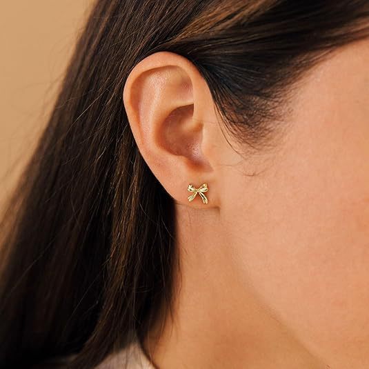 Damen Ohrstecker mit filigranem Schleifen-Design und elegantem Glitzerakzent Shop Nory