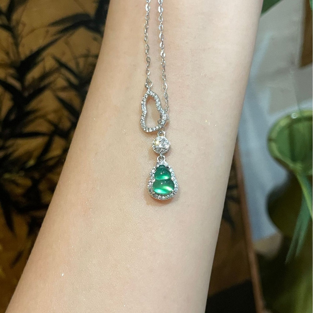 Damen Halskette mit tropfenförmigem Anhänger und funkelnden Zirkonia-Elementen Shop Nory