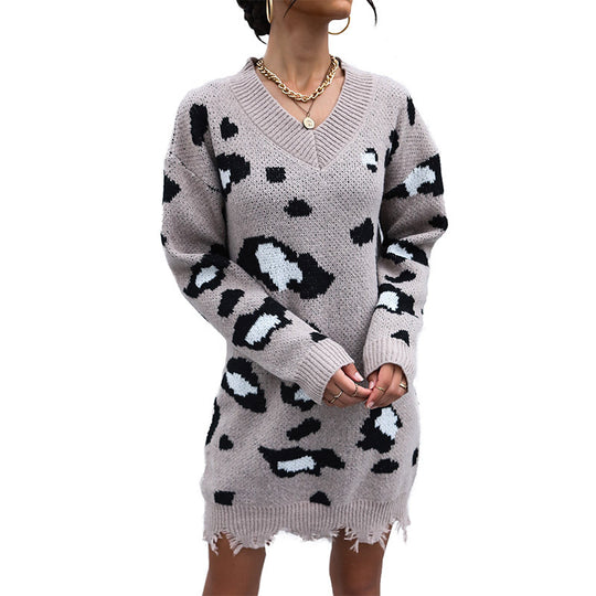 Damen Tailliertes Strickkleid mit V‑Ausschnitt, Fransenbund und Animal-Jacquard Shop Nory