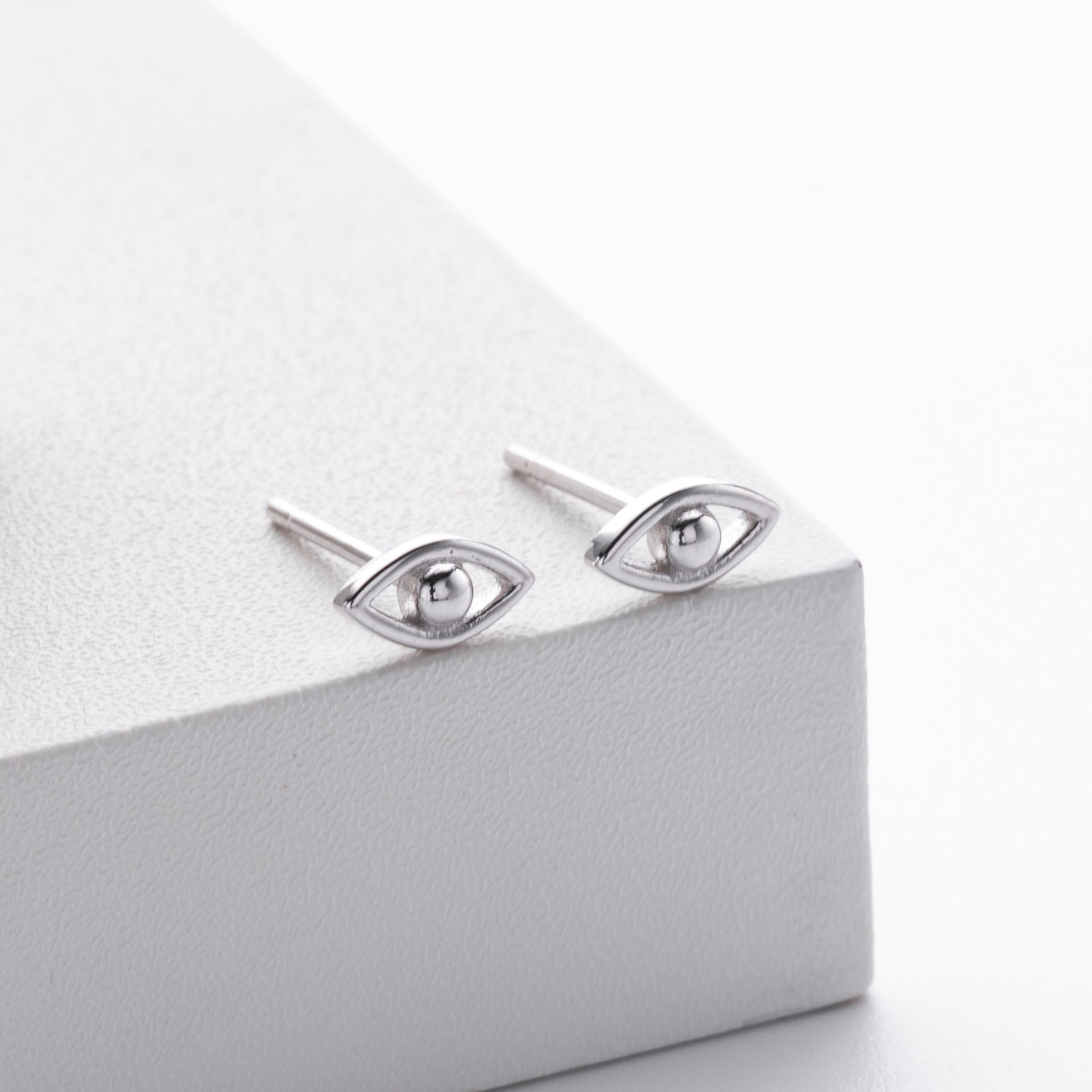 Damen Ohrstecker mit schützendem Augenmotiv aus hochwertigem 925 Sterling Silber Shop Nory