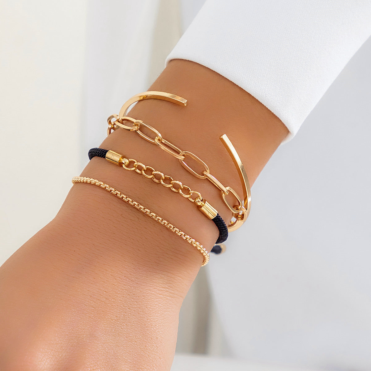 Damen Armkettenset mit modernen Designdetails und vielseitigen Stilen