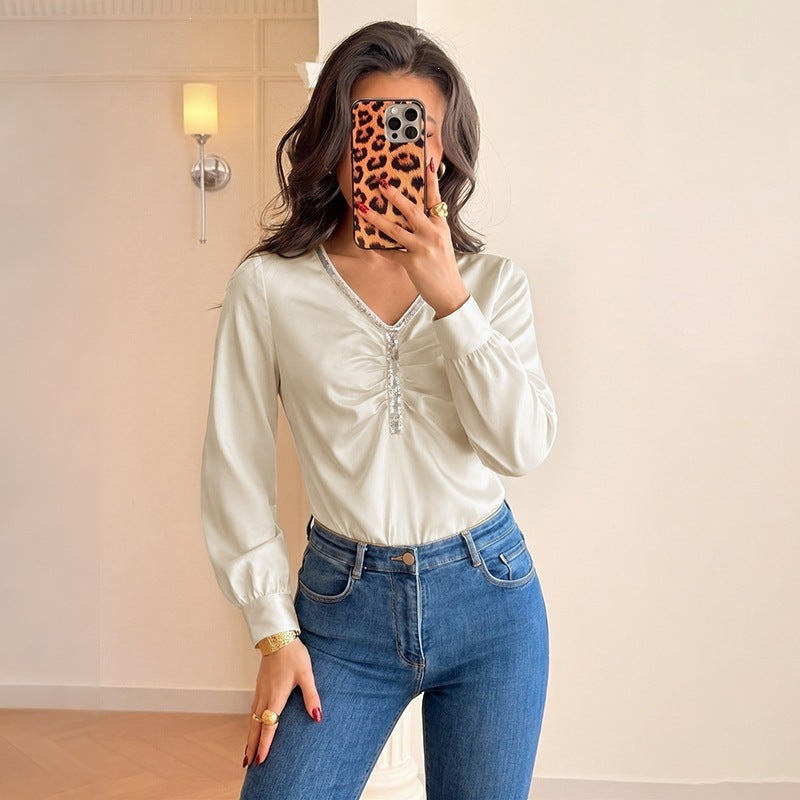 Damen Satinbluse mit V-Ausschnitt, geraffter Front und Strassdetails Shop Nory