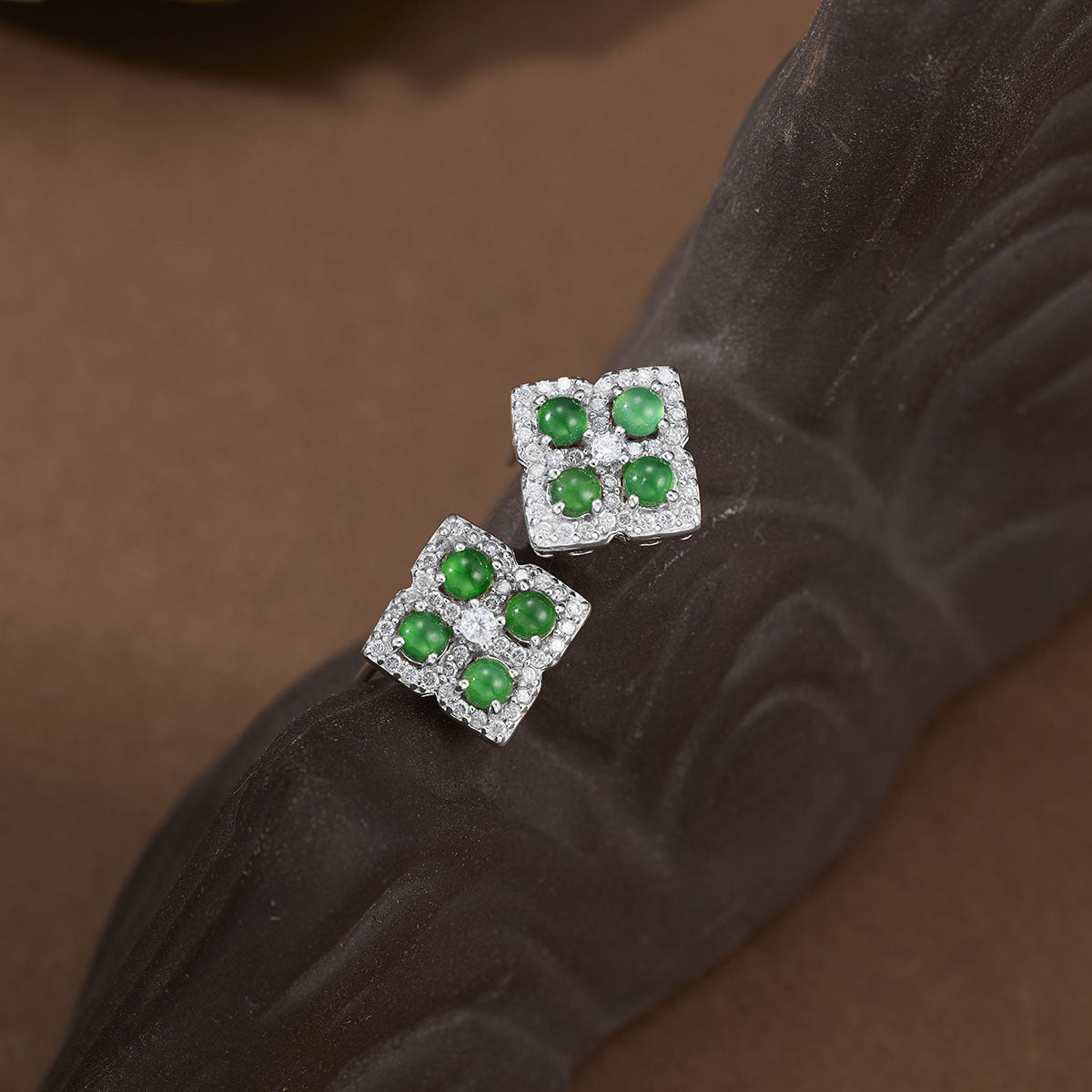 Damen Zarte Ohrringe mit grünem Jade-Edelstein und funkelnden Zirkonia-Elementen Shop Nory