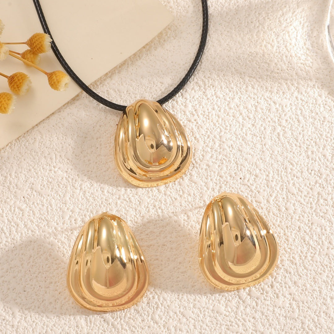 Damen Schmuckset mit glänzenden, skulpturalen Anhängern Shop Nory