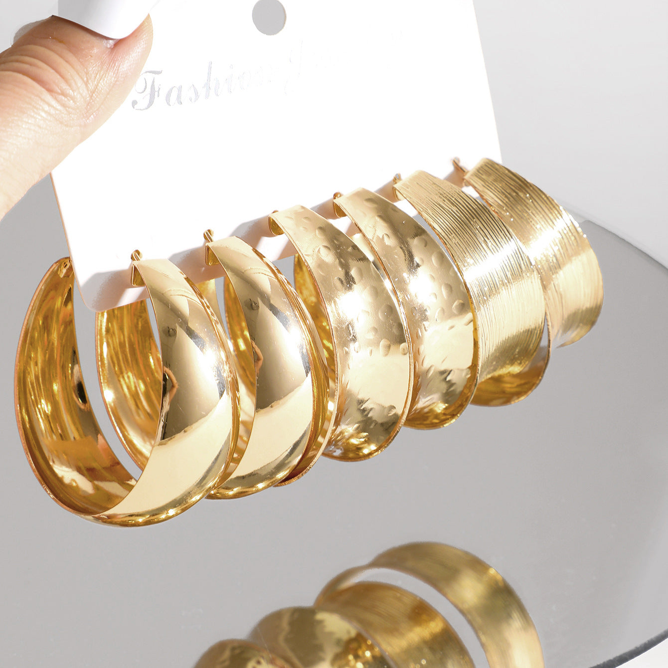 Damen Creolen Ohrringe Set aus hochwertiger, glänzender Metalloberfläche Shop Nory