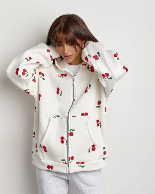 Damen verspielter Kapuzen-Zippullover mit Kirschenprint und oversized Passform Shop Nory