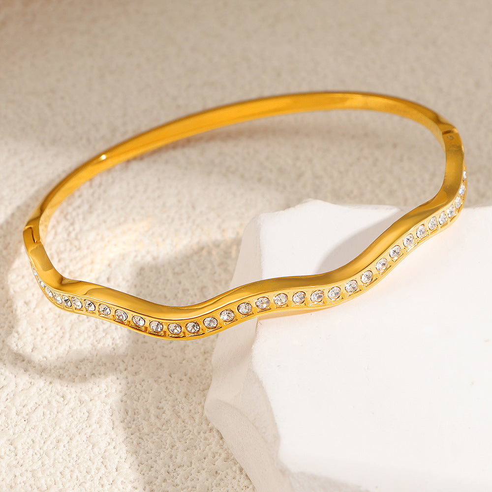 Damen Armreif mit funkelnden Zirkonia und strukturiertem Design Shop Nory