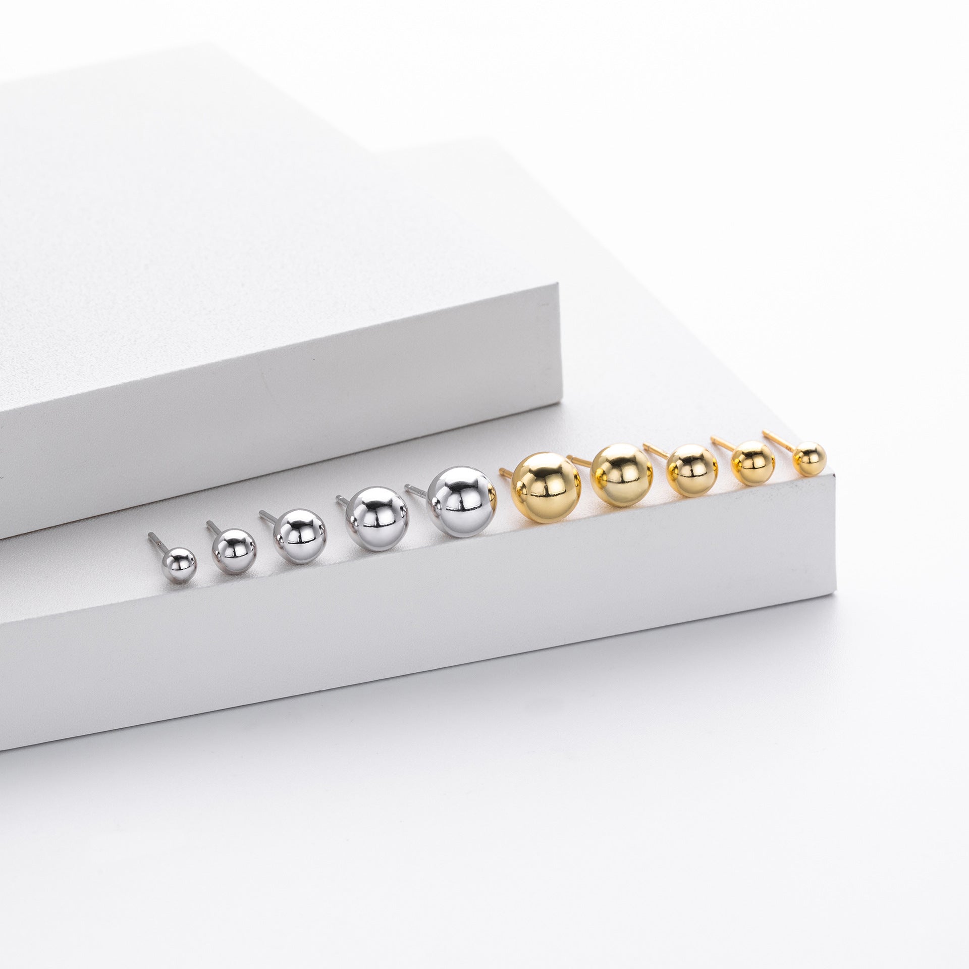 Damen Ohrstecker aus 925 Sterling Silber mit glänzenden Kugeldesign Shop Nory