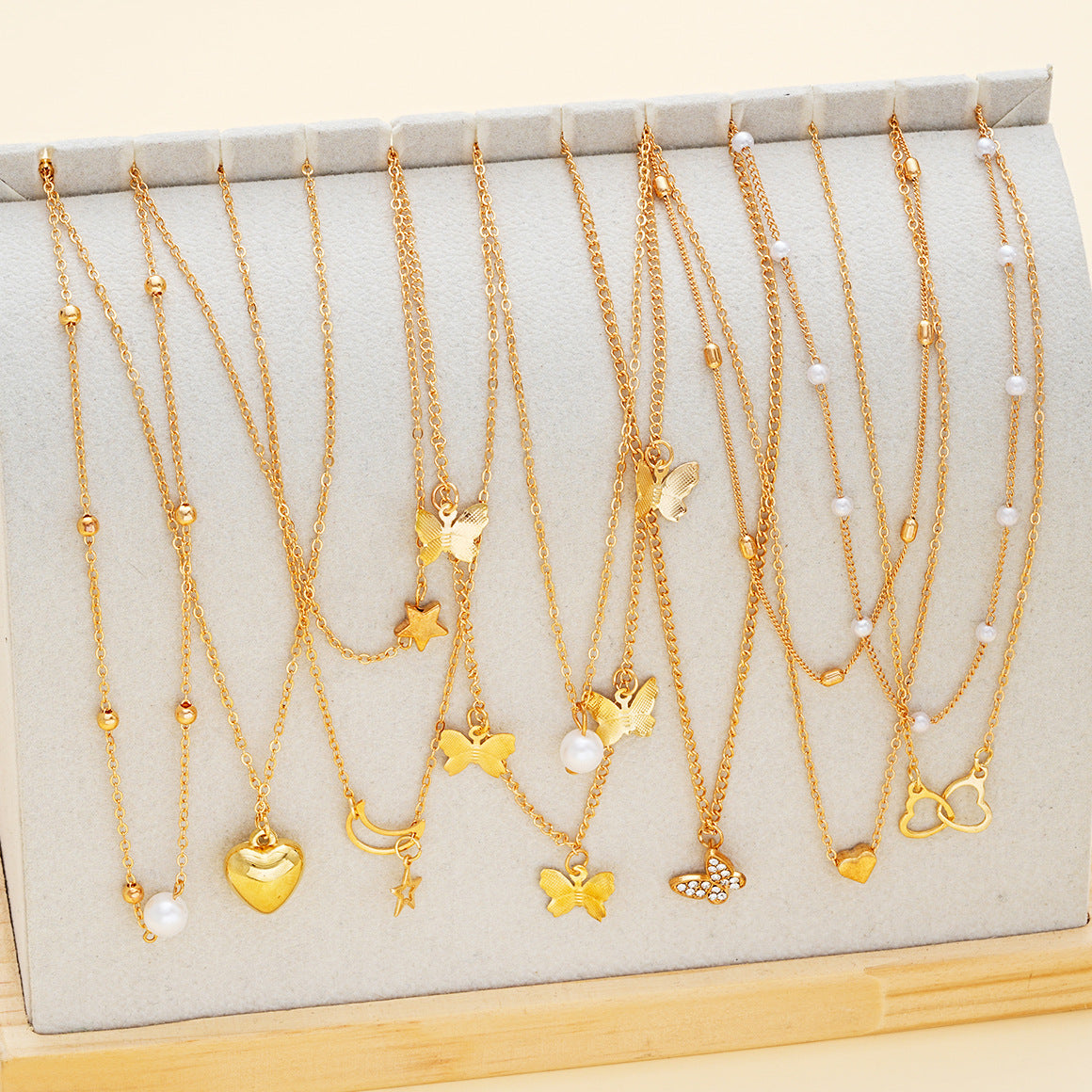 Damen Ketten-Set mit bezaubernden Anhängern und eleganten Details Shop Nory