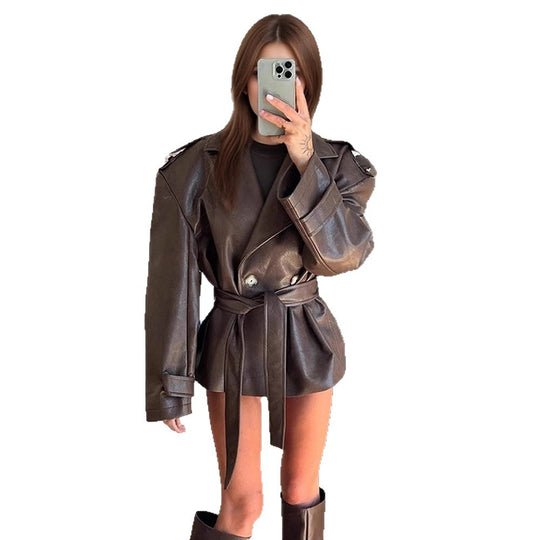 Damen Kurzjacke aus Lederimitat mit Taillengürtel und Oversize‑Schulterpartie Shop Nory