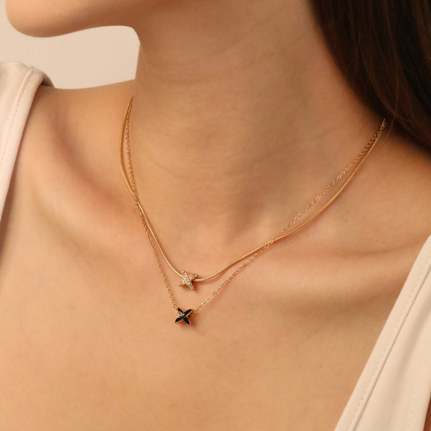 Damen elegante Halskette mit funkelndem Kreuzanhänger aus hochwertigem Edelstahl Shop Nory