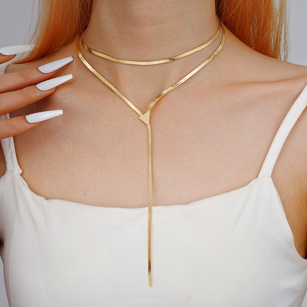 Damen Halskette mit eleganten, geschwungenen Elementen Shop Nory