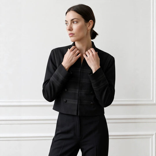 Damen Cropped-Jacke im Militärstil mit Doppelreiher und dekorativen Steppdetails Shop Nory