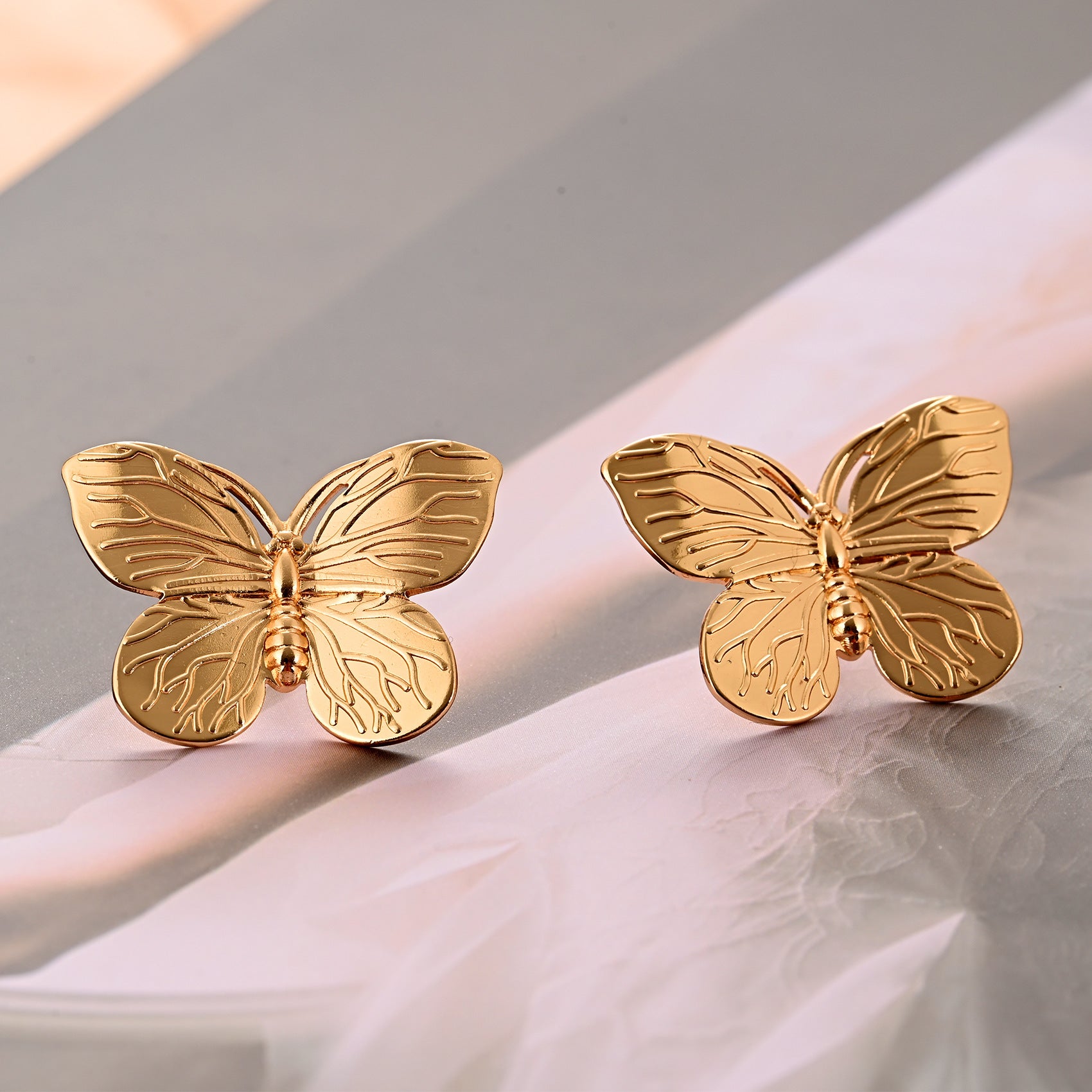 Damen Ohrstecker mit exquisitem Schmetterlingsdesign Shop Nory