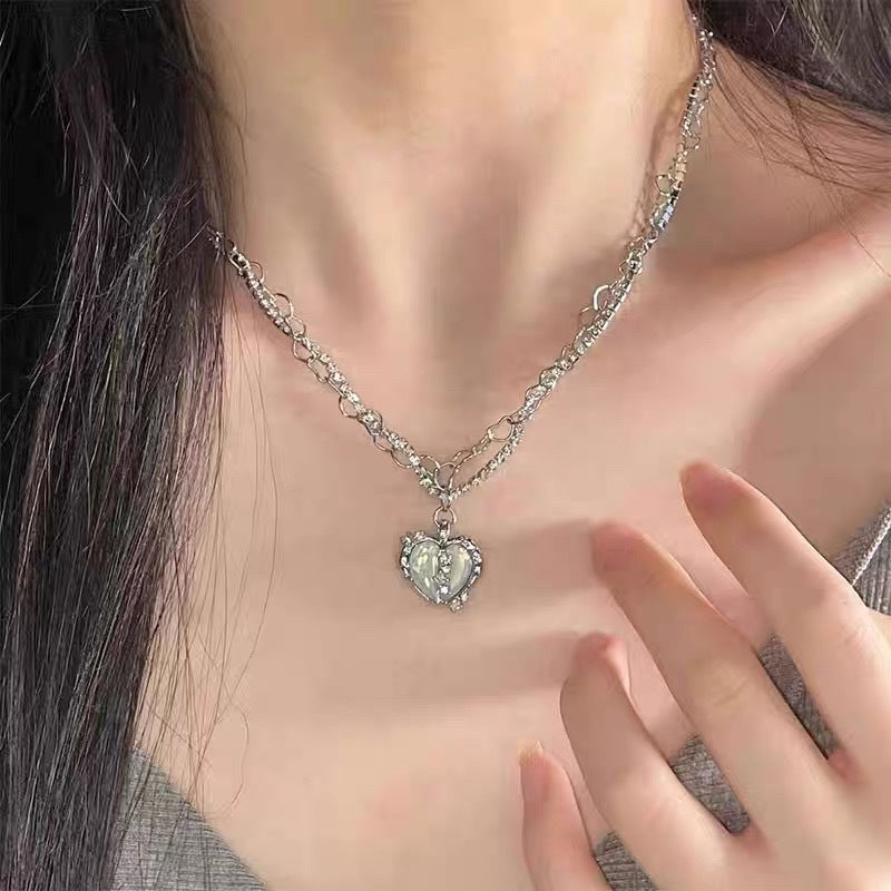 Damen Halskette mit Herzanhänger und funkelnden Kristallakzenten Shop Nory