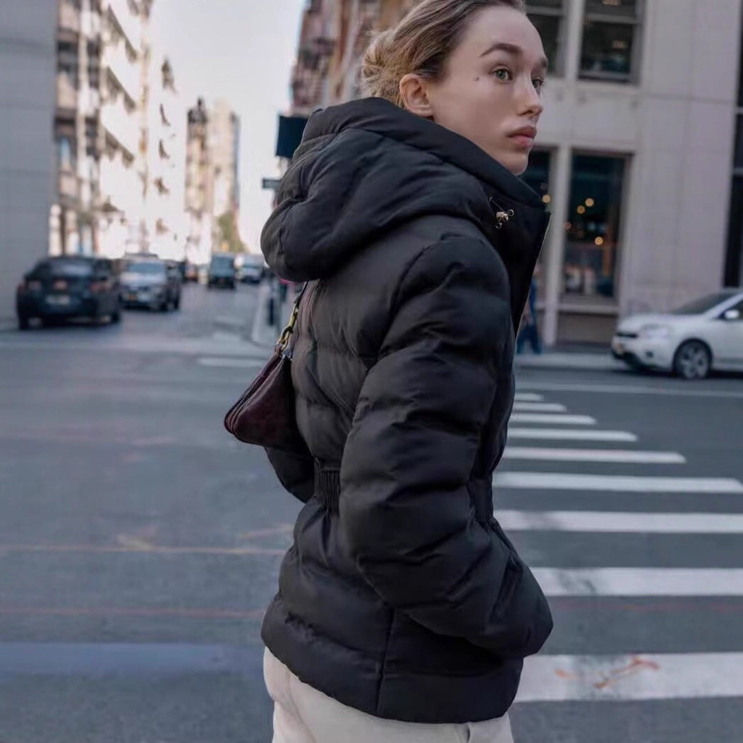 Damen Glänzende Daunenoptik-Steppjacke mit Kapuze und tailliertem Zugbandgürtel Shop Nory