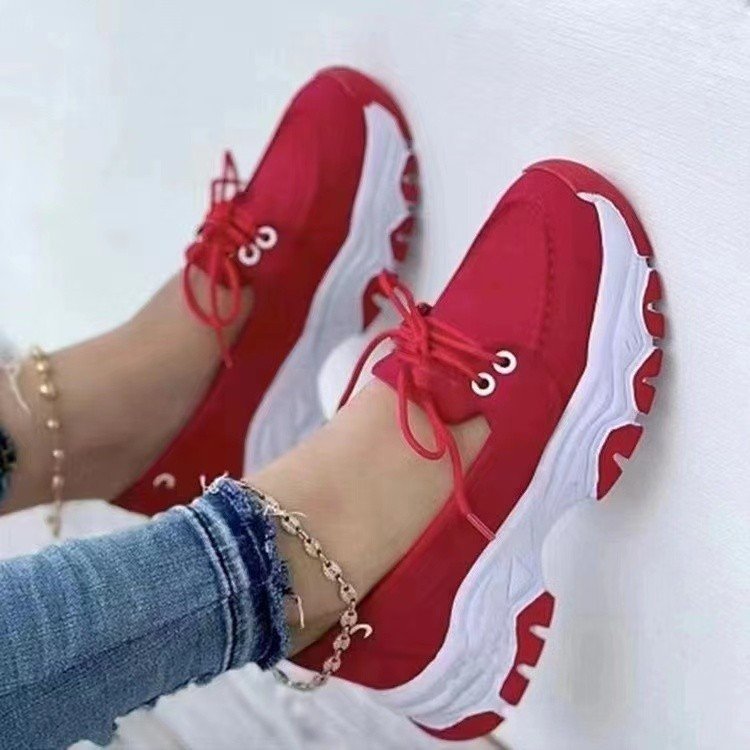 Damen Chunky-Plateau-Sneaker mit perforiertem Velours, gepolstertem Komfortfußbett und Metallic-Fersenaufbau Shop Nory