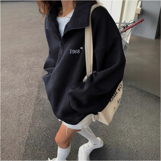 Damen Oversized Sweatshirt mit halbem Reißverschluss, hohem Stehkragen und Kängurutasche Shop Nory