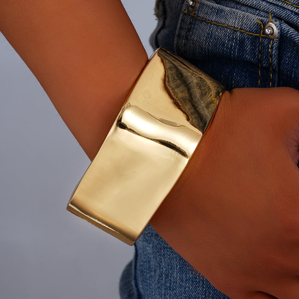 Damen eleganter goldfarbener Armreif Shop Nory