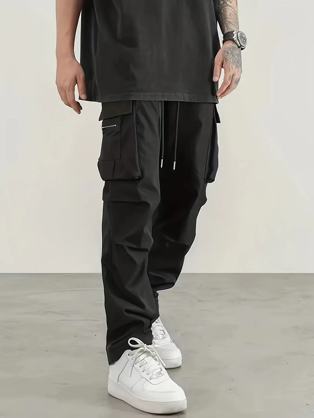 Herren Weite technische Cargohose mit großen Klapp- und Reißverschlusstaschen und Kordelzugbund Shop Nory