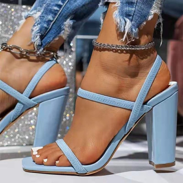 Damen Slingback-Sandaletten mit quadratischer Zehenpartie, schlanken Zierriemen und hohem Blockabsatz Shop Nory
