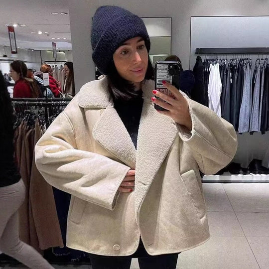 Damen Kurzjacke im Lammfell-Look mit Umlegekragen und seitlichen Eingrifftaschen Shop Nory