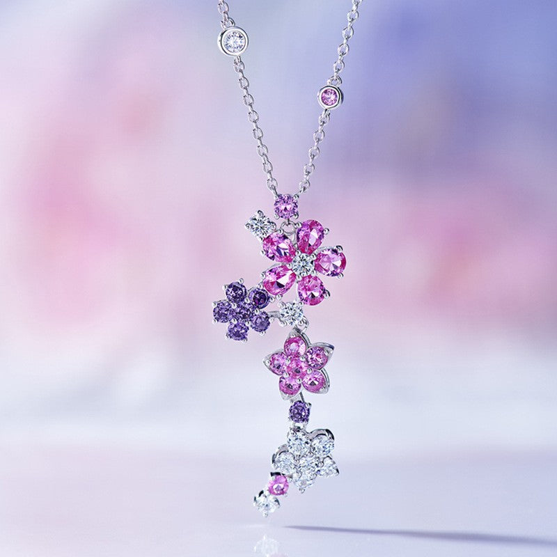Damen Anhänger-Halskette mit funkelndem Blumenmotiv und hochwertigen Kristallen Shop Nory
