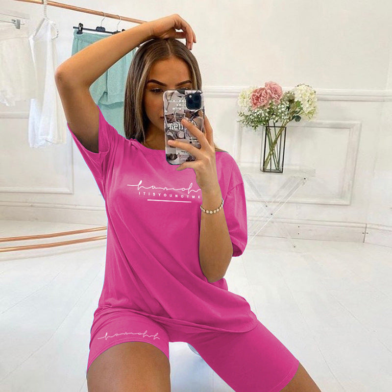 Damen Sportliches Set aus locker sitzendem T-Shirt und kurzen Radlerhosen
