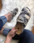 Damen Clogs mit lässigem Camouflage-Design und weichem Fußbett
