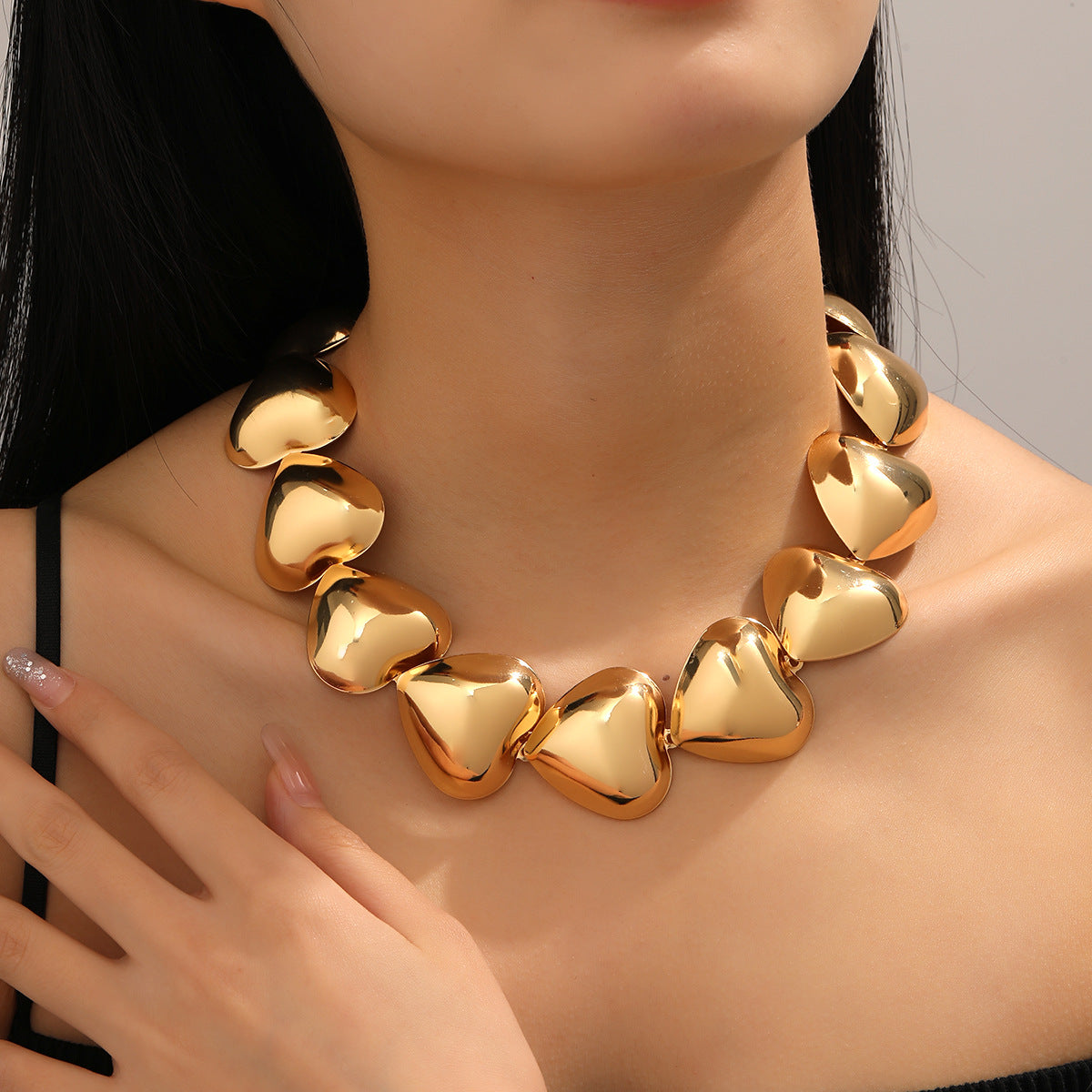 Damen Statement-Halskette mit herzförmigem Design und glänzendem Finish Shop Nory