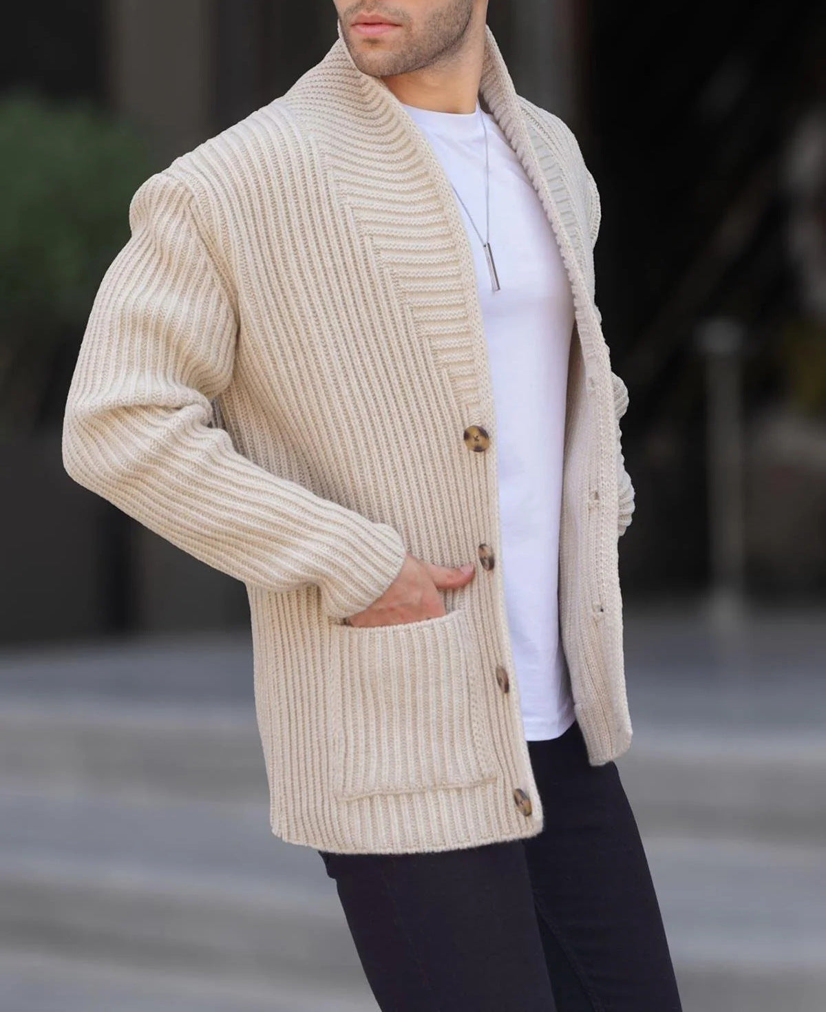 Herren Strickjacke mit tiefem Ausschnitt und knöpfen