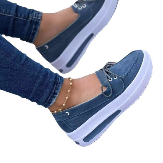 Damen Mokassin-Plateau-Slipper mit dekorativer Schnürung und Luftpolstersohle Shop Nory