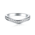 Damenring mit elegantem, geschwungenem Design und funkelndem Zirkonia-Besatz Shop Nory
