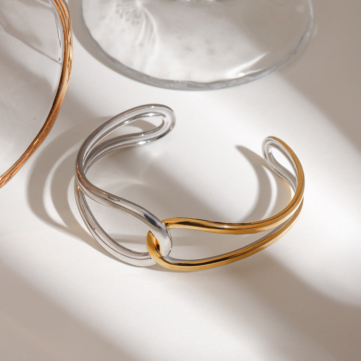 Damen Offenes Armband mit modernem Wickeldesign aus hypoallergenem Edelstahl Shop Nory