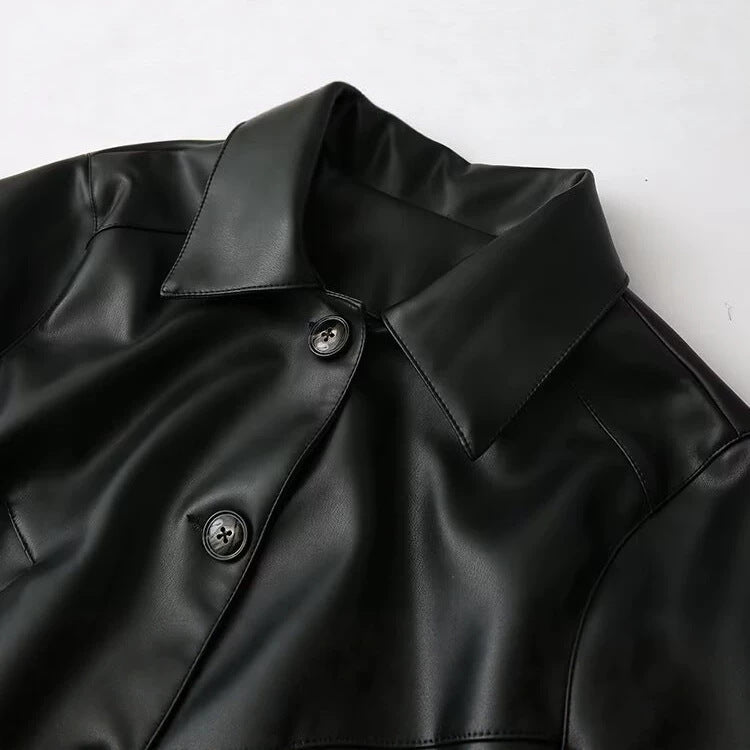 Damen Kurzjacke im Hemdstil aus veganer Glattleder-Optik mit markanten Schrägtaschen Shop Nory