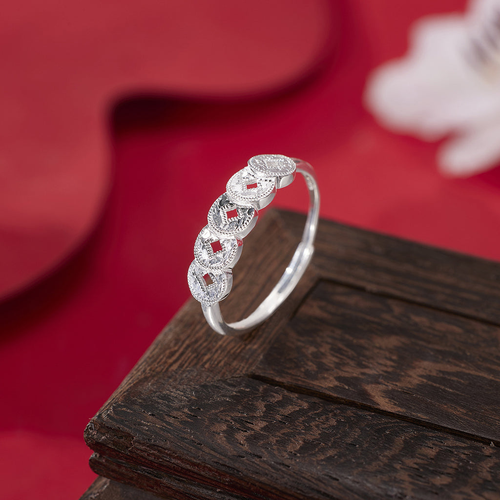 Damen eleganter Ring mit stilvollem Logo-Muster Shop Nory
