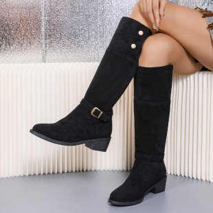 Damen kniehohe Velourslederstiefel mit niedrigem Blockabsatz und Zierriemen Shop Nory