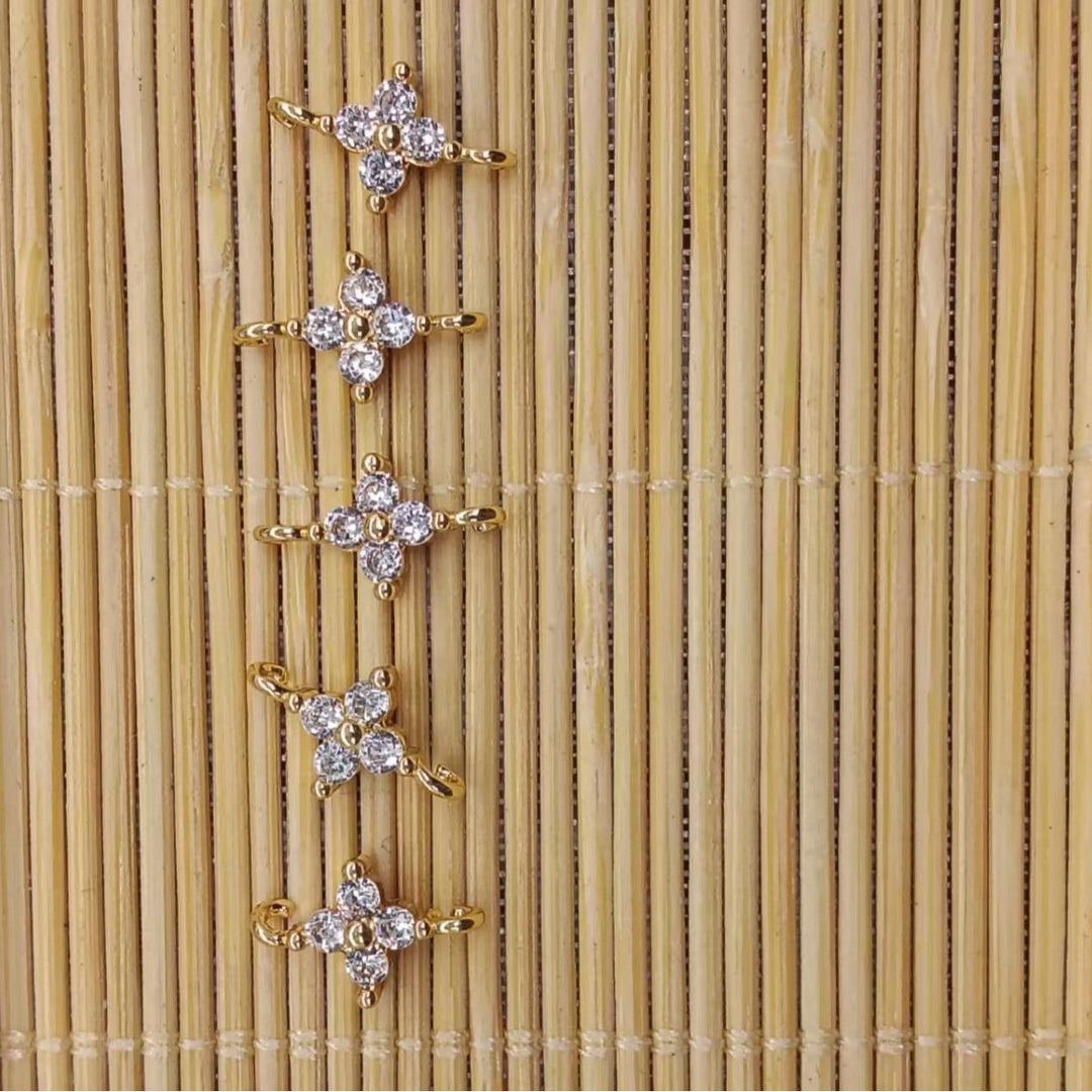 Zierlicher Blüten-Anhänger mit Zirkonia Für Diy Schmuck Vergoldet