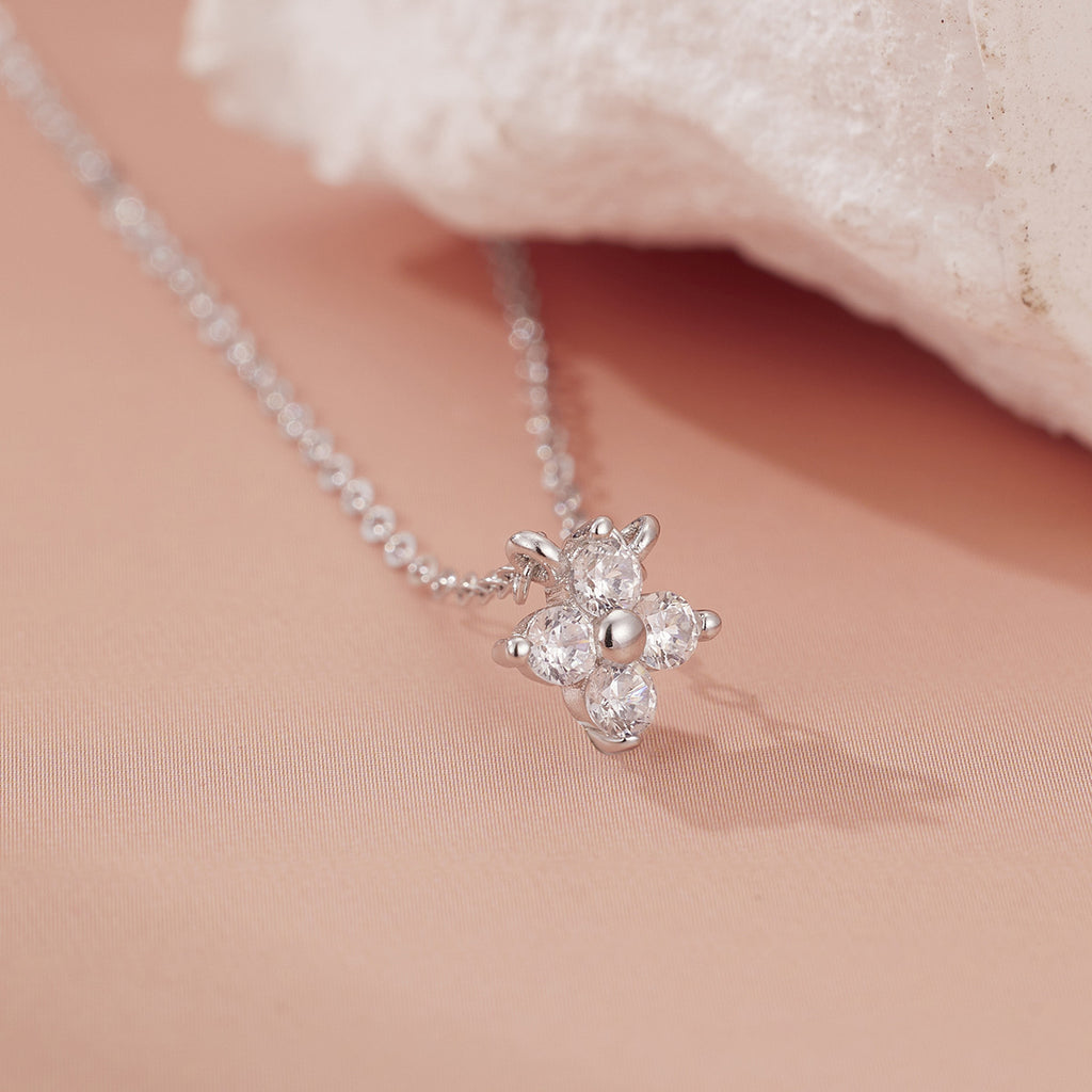 Damen zarte Halskette mit floralen Kristalldetails Shop Nory