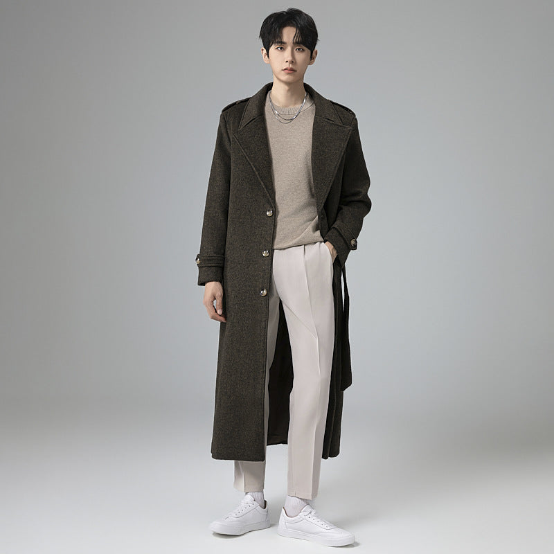 Herren Maxilanger Wollmix-Mantel mit taillierter Silhouette, Schalkragen und dekorativen Schulterriegeln Shop Nory